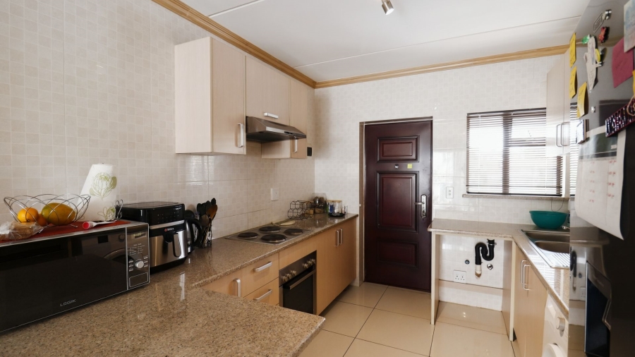 2 Bedroom Property for Sale in Noordwyk Gauteng