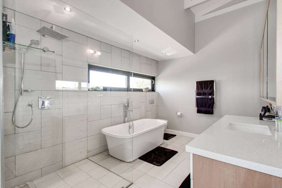 To Let 5 Bedroom Property for Rent in Helderfontein Estate Gauteng