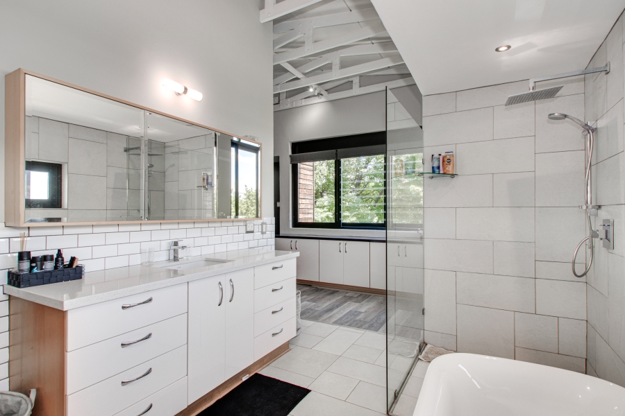 To Let 5 Bedroom Property for Rent in Helderfontein Estate Gauteng