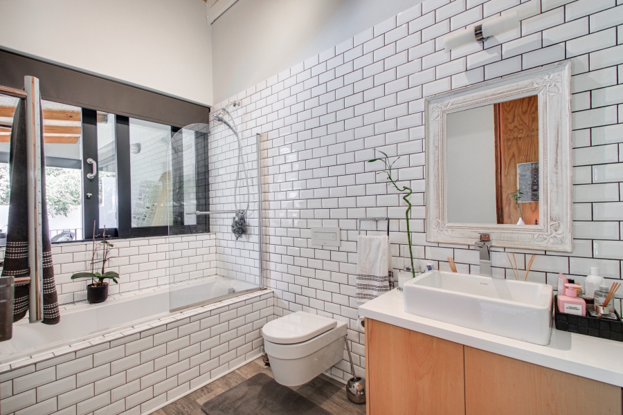 To Let 5 Bedroom Property for Rent in Helderfontein Estate Gauteng