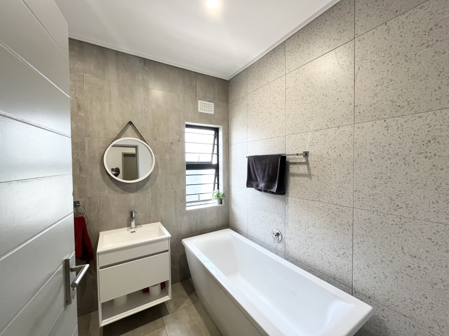 To Let 3 Bedroom Property for Rent in North Riding Gauteng