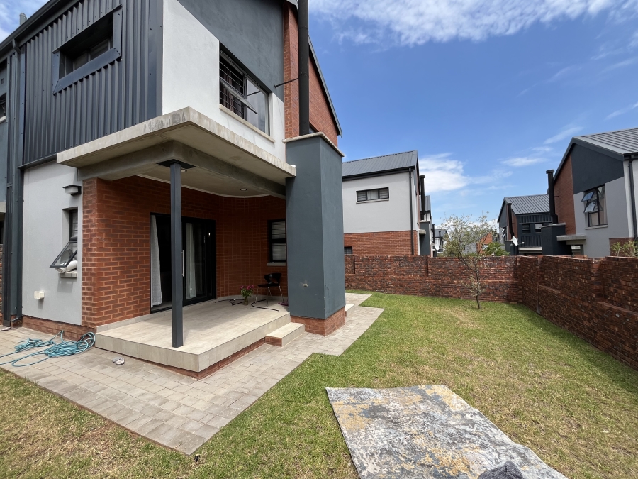 To Let 3 Bedroom Property for Rent in North Riding Gauteng
