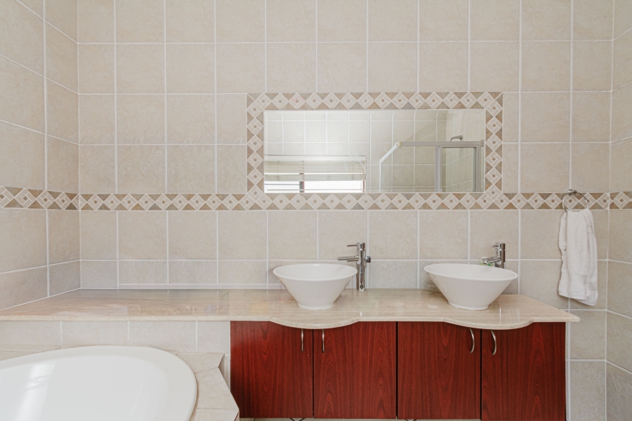 To Let 3 Bedroom Property for Rent in Morningside Gauteng