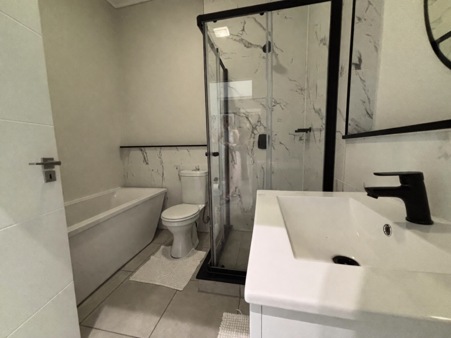 2 Bedroom Property for Sale in Waterfall Gauteng