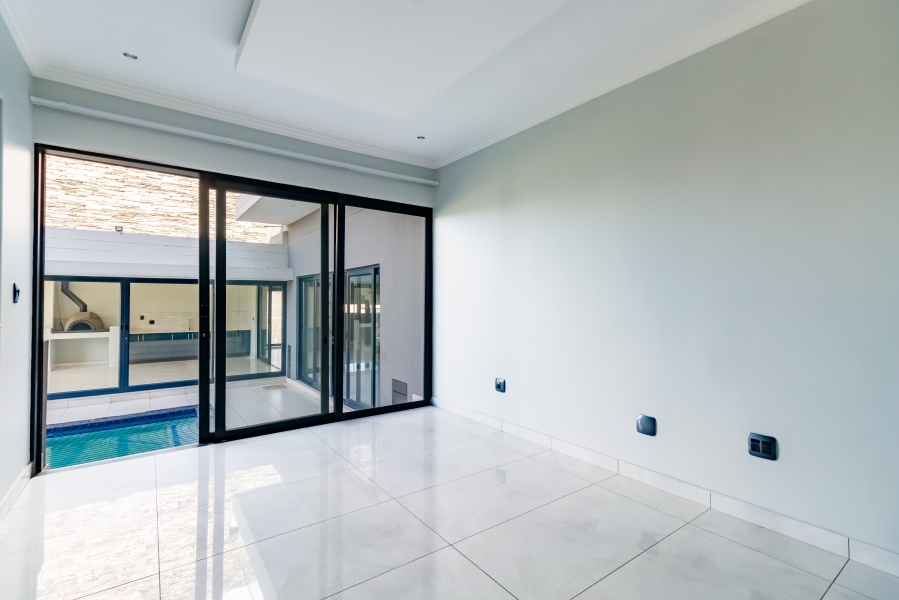 7 Bedroom Property for Sale in Midstream Estate Gauteng