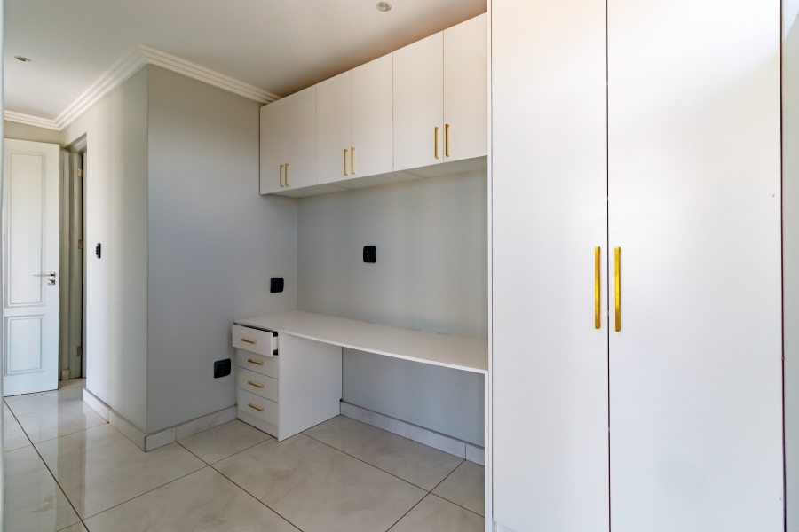 7 Bedroom Property for Sale in Midstream Estate Gauteng