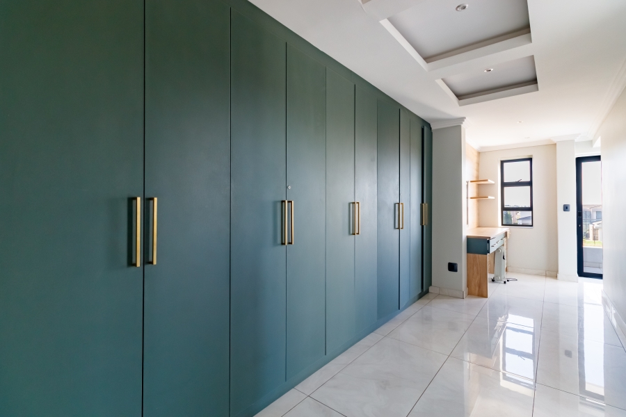 7 Bedroom Property for Sale in Midstream Estate Gauteng