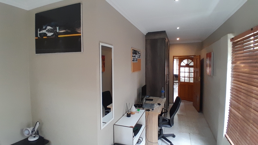 6 Bedroom Property for Sale in Riviera Gauteng