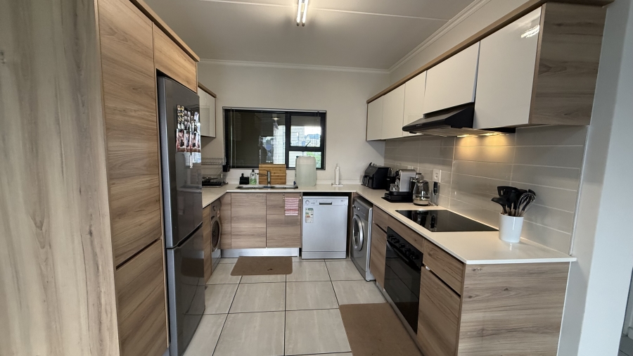 To Let 2 Bedroom Property for Rent in Waterfall Gauteng