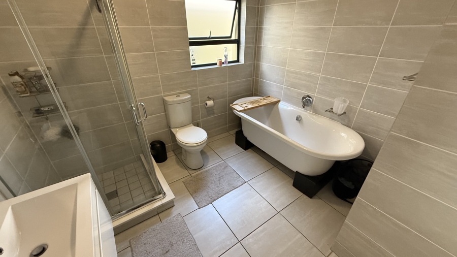 To Let 2 Bedroom Property for Rent in Waterfall Gauteng