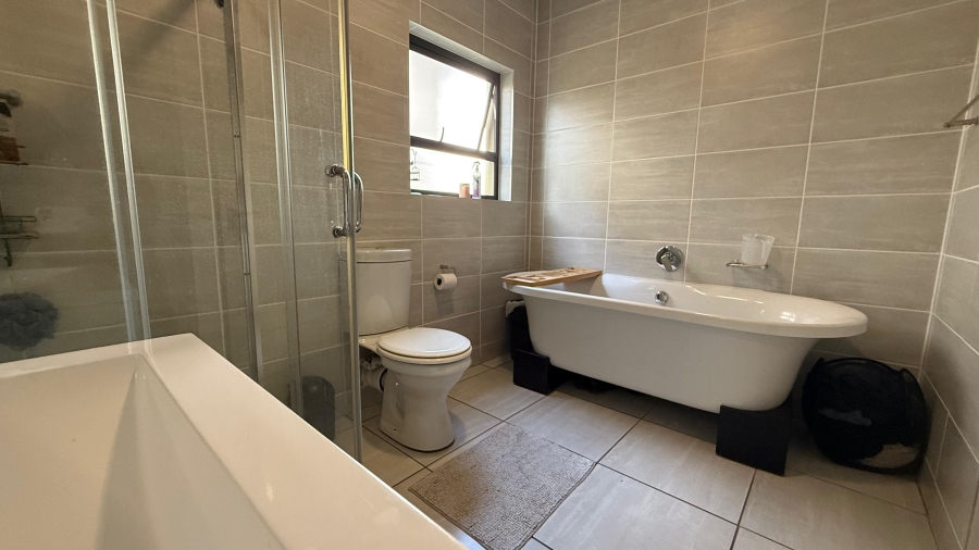 To Let 2 Bedroom Property for Rent in Waterfall Gauteng