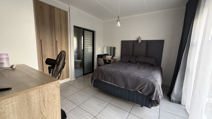 To Let 2 Bedroom Property for Rent in Waterfall Gauteng