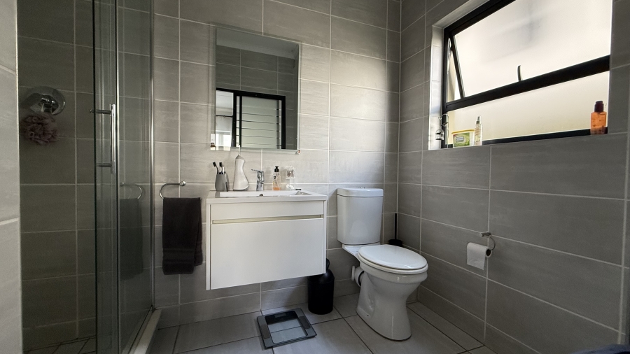 To Let 2 Bedroom Property for Rent in Waterfall Gauteng