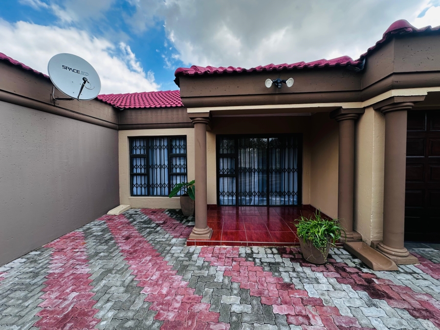 5 Bedroom Property for Sale in Leachville Gauteng