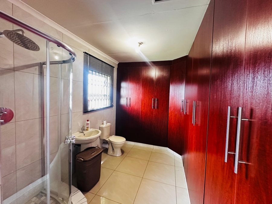 5 Bedroom Property for Sale in Leachville Gauteng