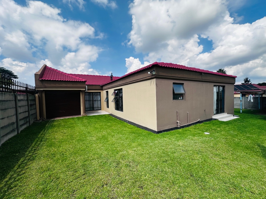 5 Bedroom Property for Sale in Leachville Gauteng