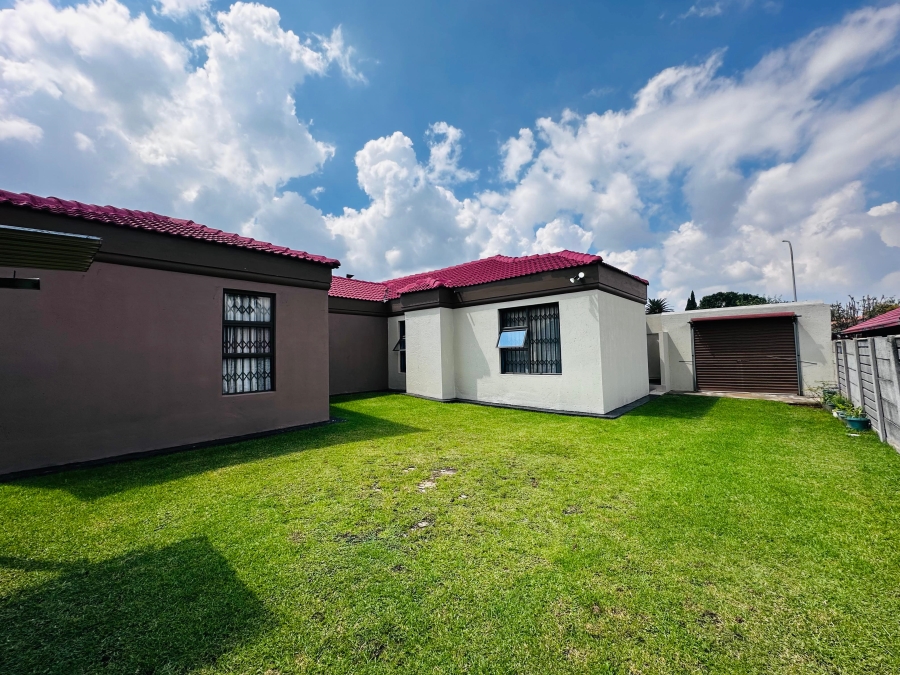 5 Bedroom Property for Sale in Leachville Gauteng