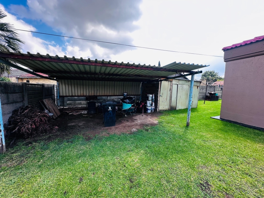 5 Bedroom Property for Sale in Leachville Gauteng