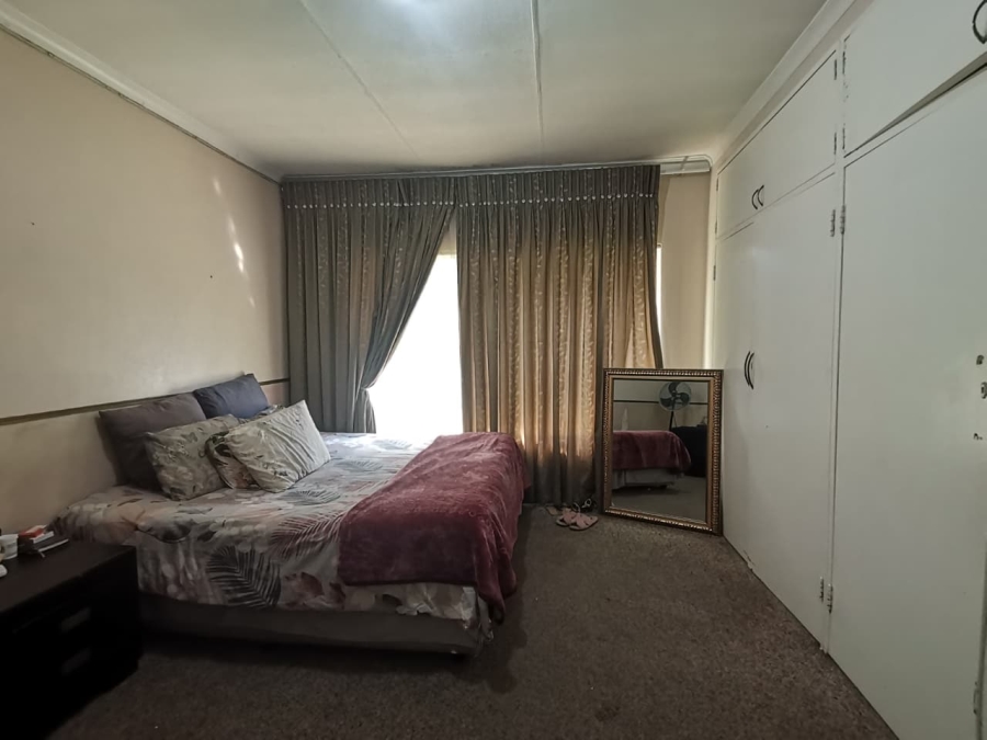 4 Bedroom Property for Sale in Brackenhurst Gauteng