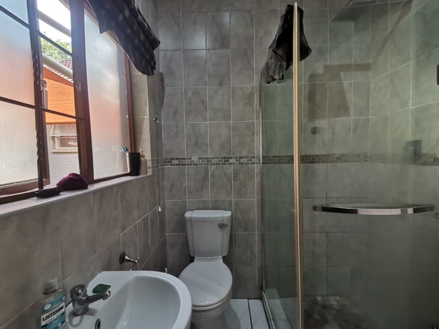 4 Bedroom Property for Sale in Brackenhurst Gauteng