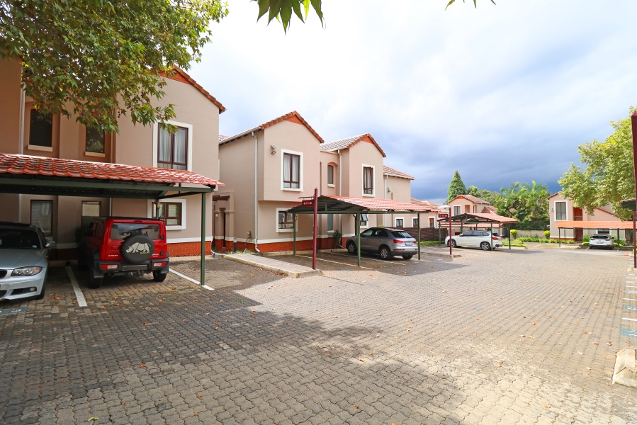 To Let 2 Bedroom Property for Rent in Broadacres Gauteng