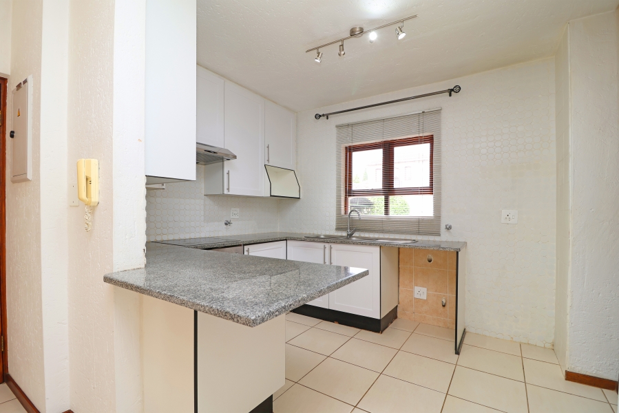 To Let 2 Bedroom Property for Rent in Broadacres Gauteng