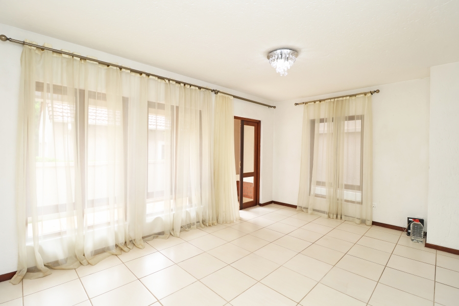 To Let 2 Bedroom Property for Rent in Broadacres Gauteng
