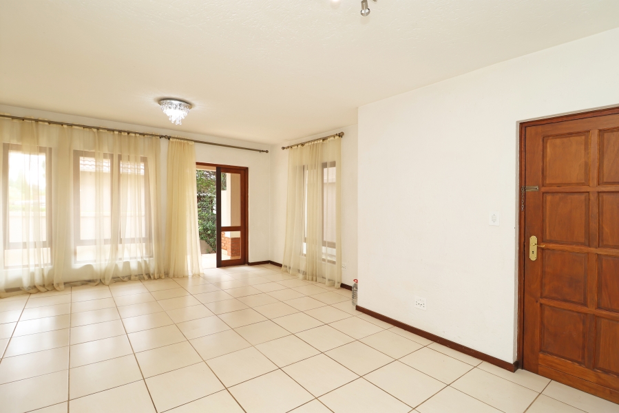 To Let 2 Bedroom Property for Rent in Broadacres Gauteng