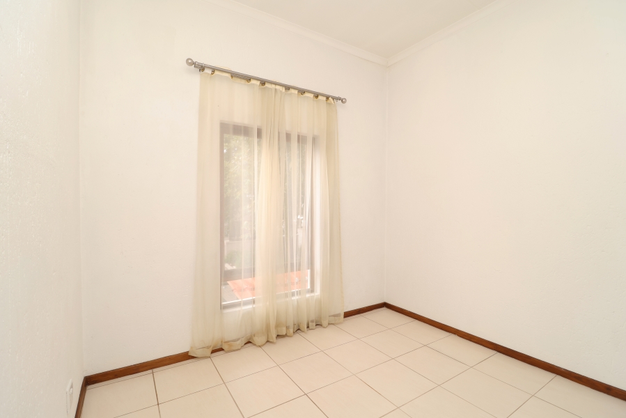 To Let 2 Bedroom Property for Rent in Broadacres Gauteng