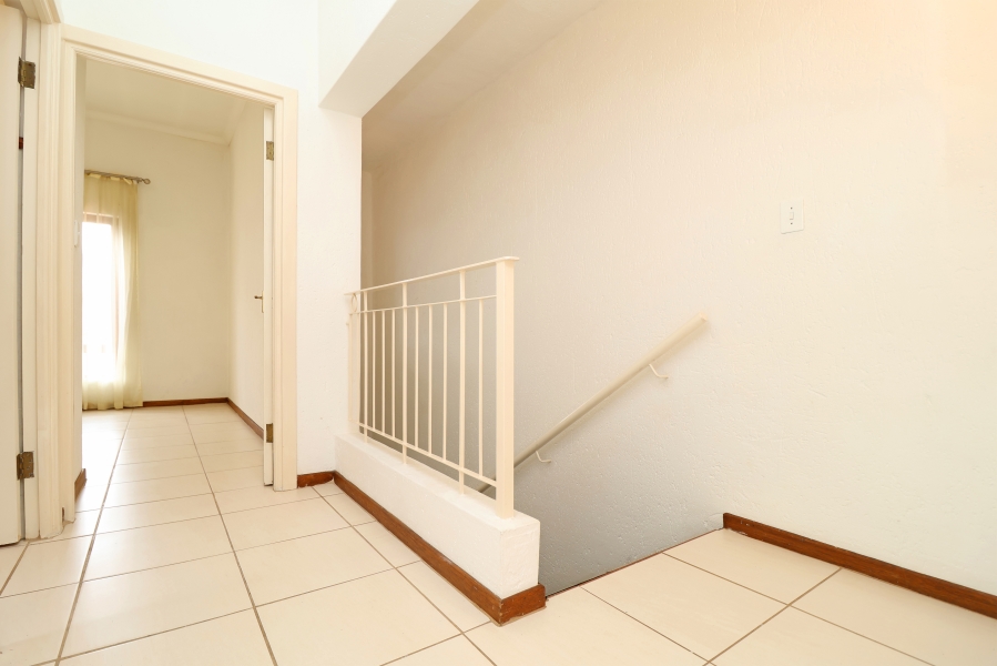 To Let 2 Bedroom Property for Rent in Broadacres Gauteng