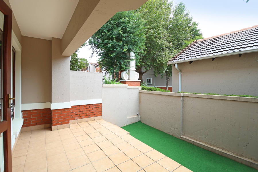 To Let 2 Bedroom Property for Rent in Broadacres Gauteng