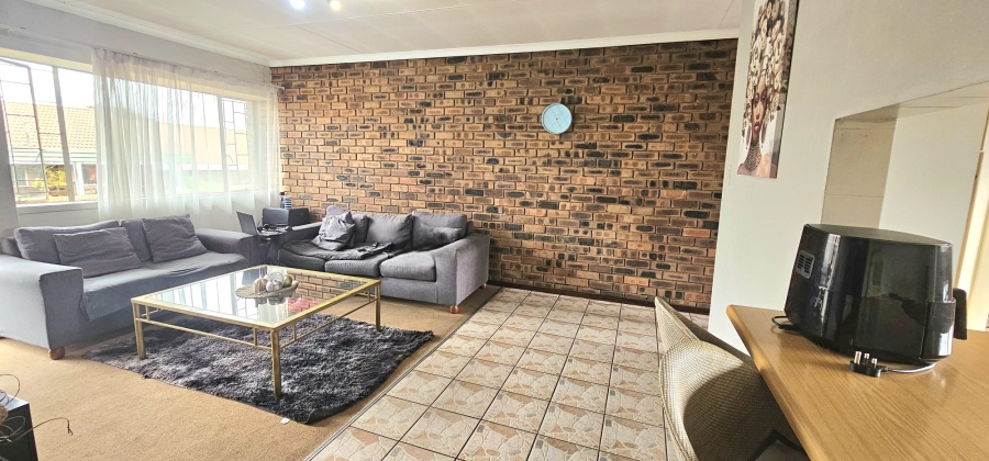 3 Bedroom Property for Sale in Garsfontein Gauteng