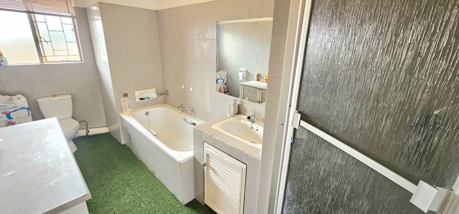 3 Bedroom Property for Sale in Garsfontein Gauteng