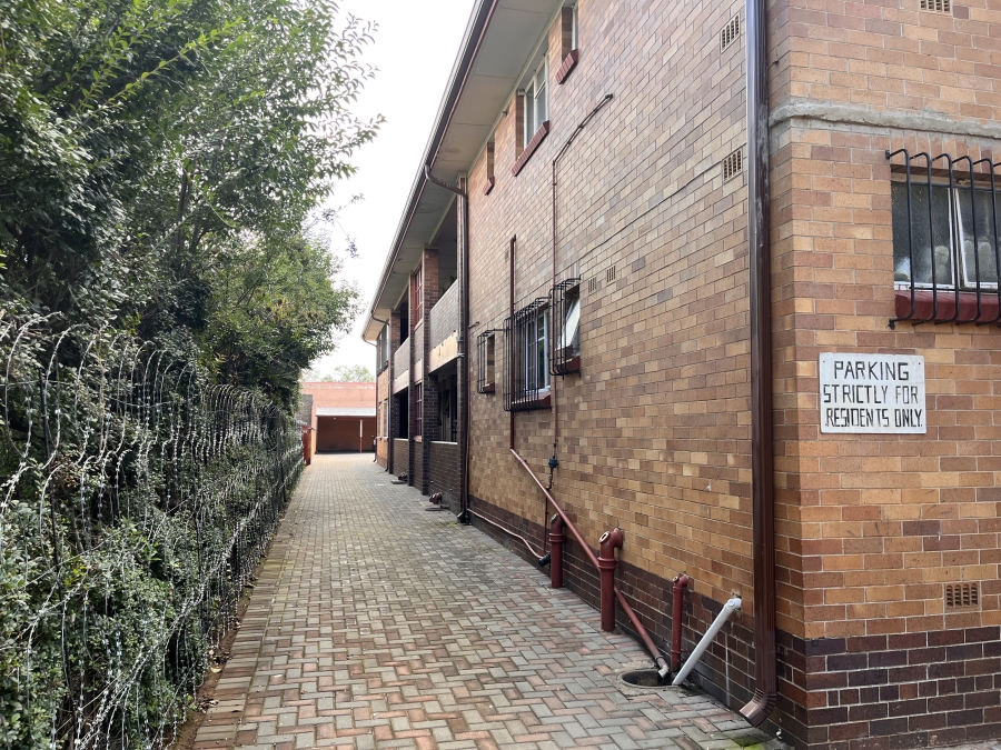 1 Bedroom Property for Sale in Florida Lake Gauteng