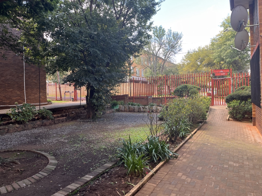 1 Bedroom Property for Sale in Florida Lake Gauteng