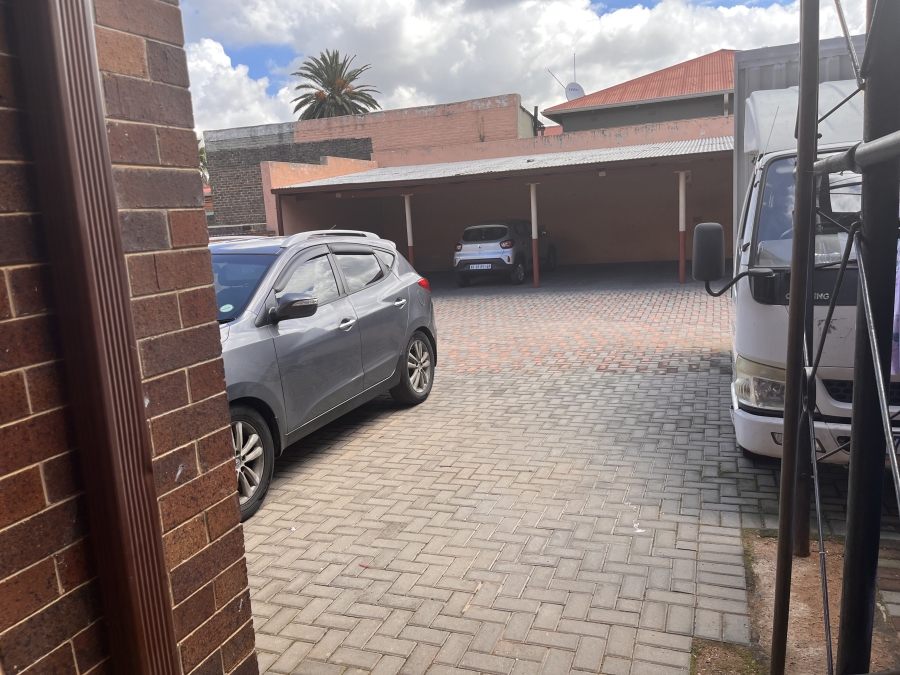 1 Bedroom Property for Sale in Florida Lake Gauteng