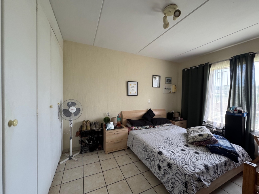 1 Bedroom Property for Sale in Strubensvallei Gauteng