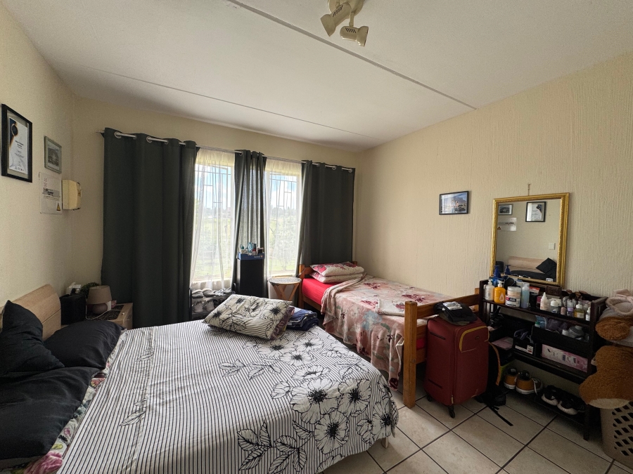 1 Bedroom Property for Sale in Strubensvallei Gauteng