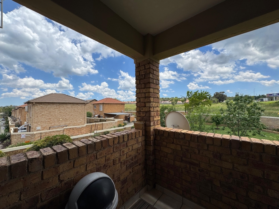 1 Bedroom Property for Sale in Strubensvallei Gauteng