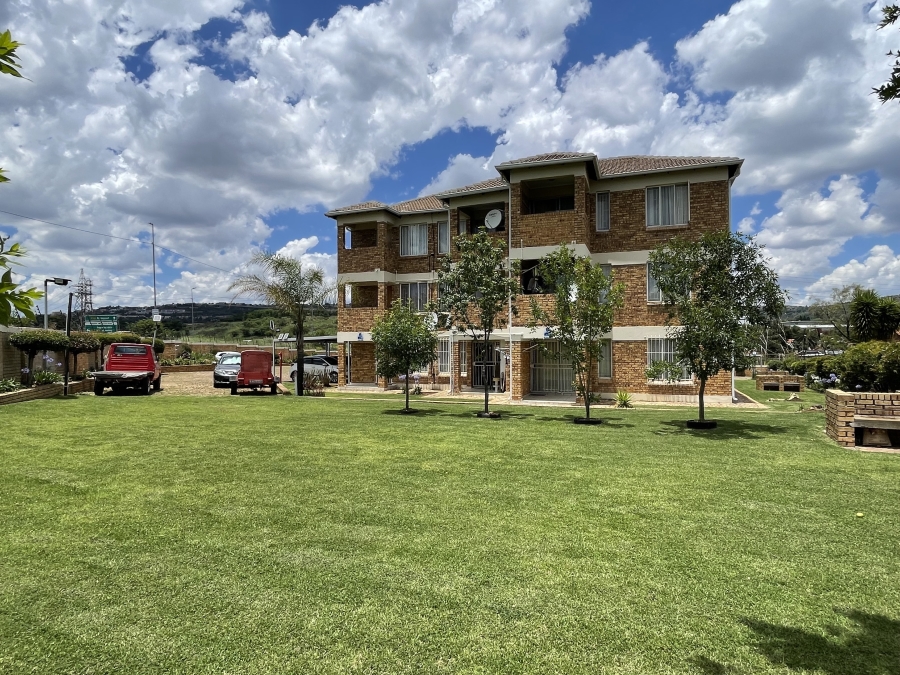 1 Bedroom Property for Sale in Strubensvallei Gauteng