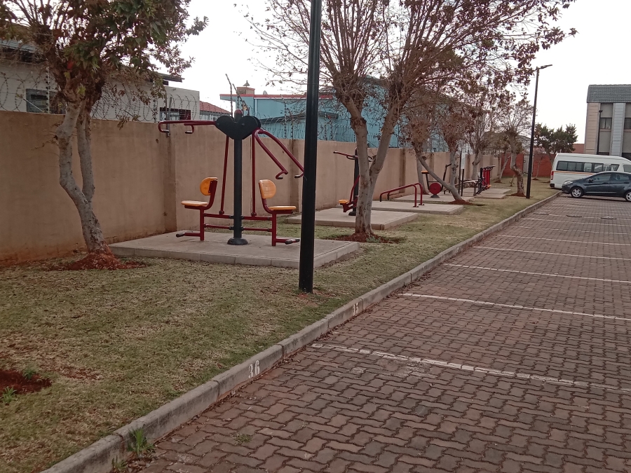 2 Bedroom Property for Sale in The Orchards Gauteng