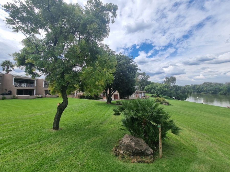 2 Bedroom Property for Sale in Peacehaven Gauteng