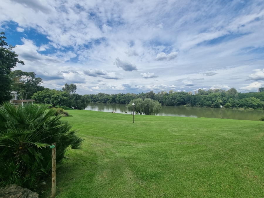 2 Bedroom Property for Sale in Peacehaven Gauteng