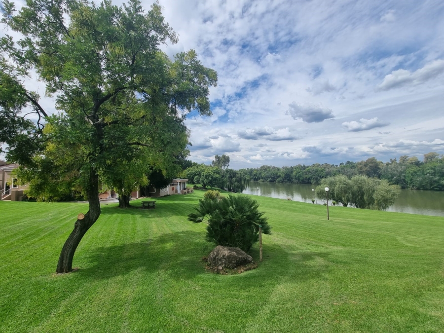 2 Bedroom Property for Sale in Peacehaven Gauteng