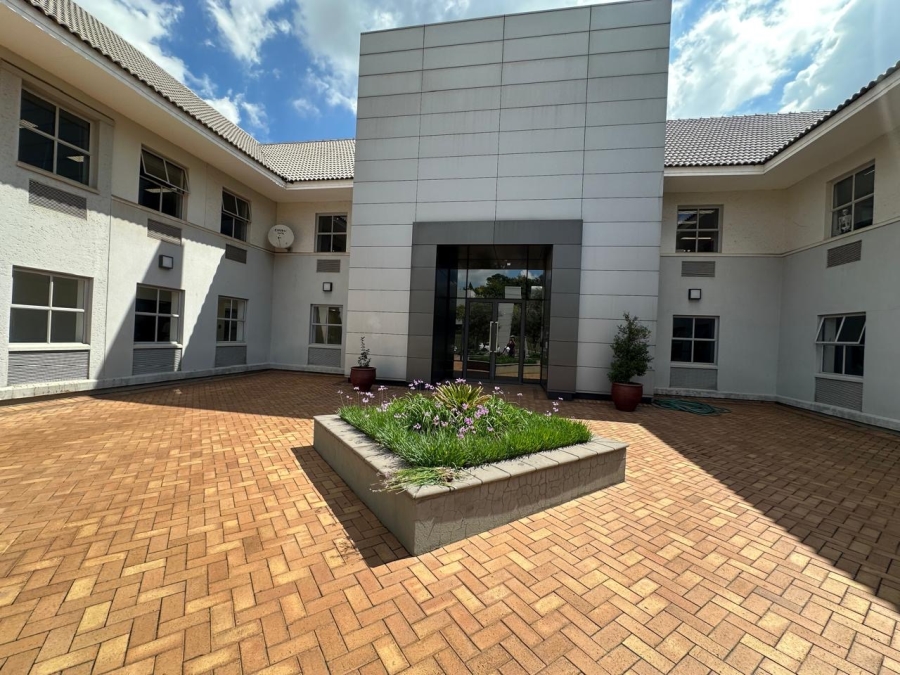 To Let commercial Property for Rent in Hyde Park Gauteng