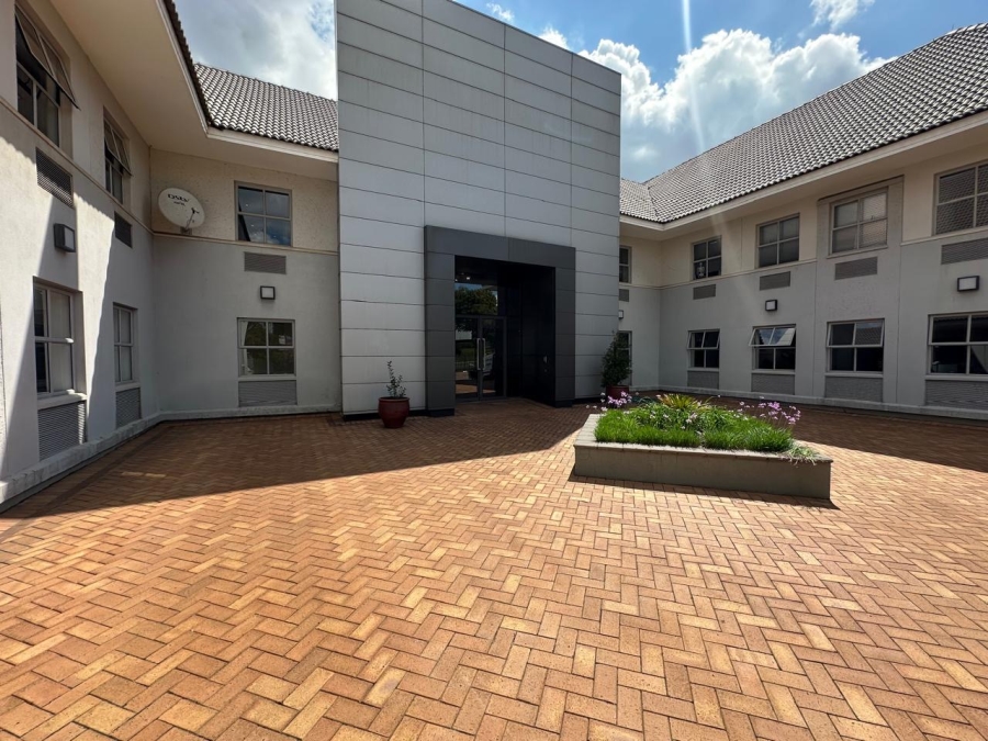 To Let commercial Property for Rent in Hyde Park Gauteng