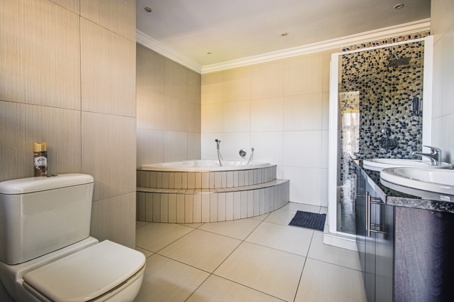 4 Bedroom Property for Sale in Glen Erasmia Gauteng