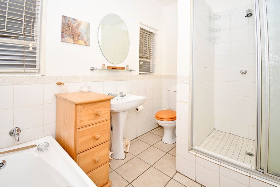 1 Bedroom Property for Sale in Bryanston Gauteng