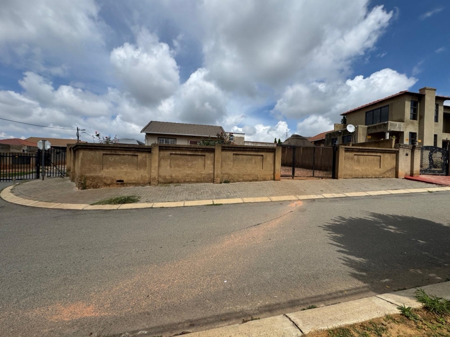 2 Bedroom Property for Sale in Cosmo City Gauteng