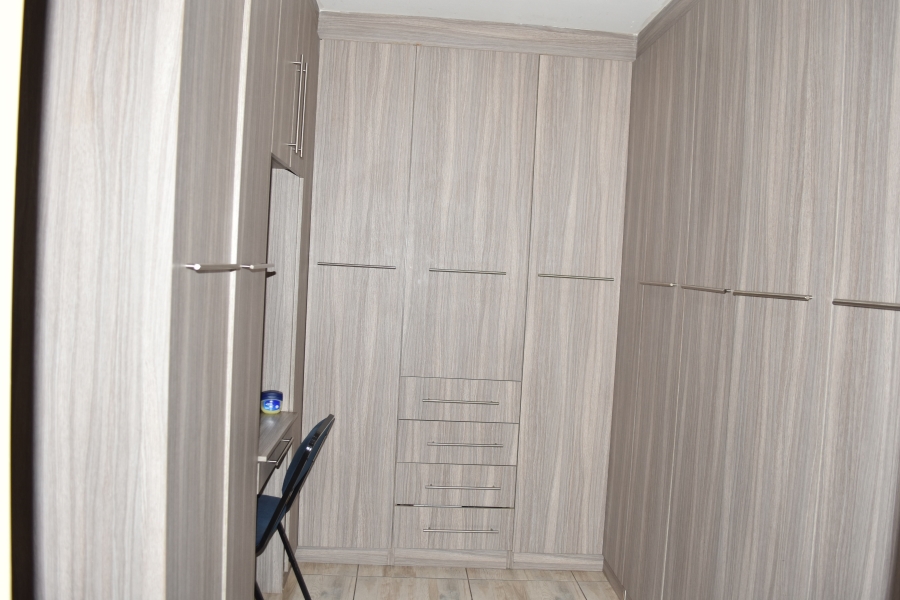 4 Bedroom Property for Sale in Kirkney Gauteng